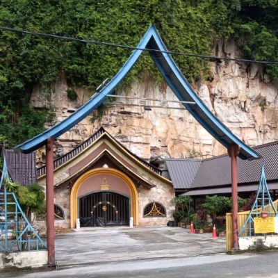 Chinaraj-Cave-Monastery (1)